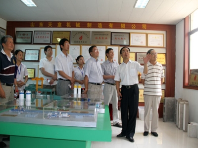 2012.7.28日山東天意兩項科技成果鑒定順利通過，北京領(lǐng)導(dǎo)專家，到我公司參觀指導(dǎo)