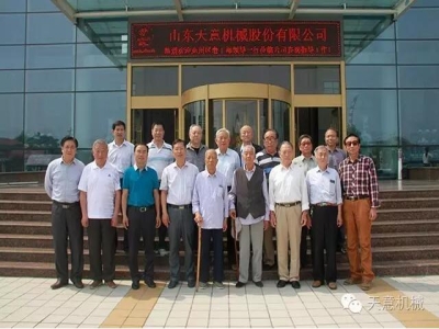 兗州區(qū)委常委、組織部長(zhǎng)徐繼瑞一行領(lǐng)導(dǎo)蒞臨天意參觀指導(dǎo)工作