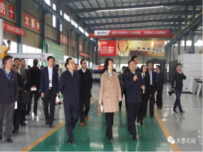 濟寧市委常委、組織部部長孔凡萍帶領(lǐng)全市“兩新”組織黨建工作現(xiàn)場觀摩團蒞臨天意機械調(diào)研指導(dǎo)